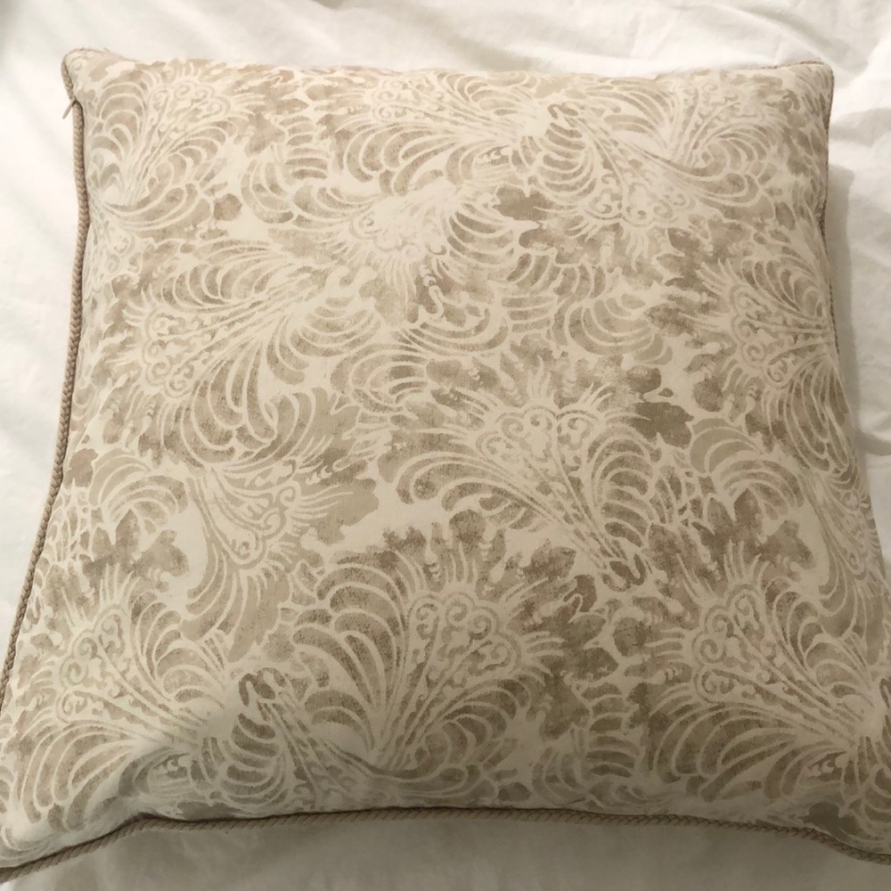 20 * 20 pottery barn pillow cover with insert